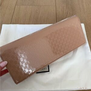 🎉SOLD 🎉 Gucci Beige Guccissima Patent Leather Broadway Clutch